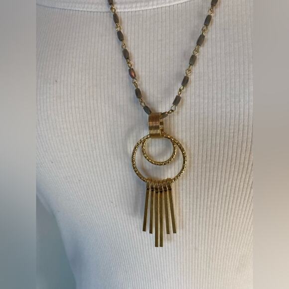 Plunder Women's Lilac Iridescent Beaded Gold Chain Pendant Necklace Simple Basic - Picture 3 of 7